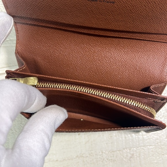 Louis Vuitton Monogram Porte Monnaie Tresor Bifold Wallet - Picture 9 of 16